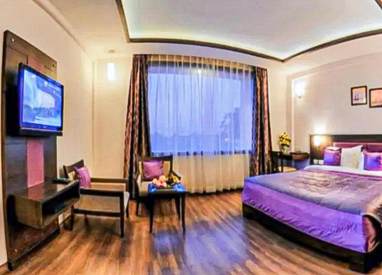 Delux Plaza By WB Inn Agra  Exterior foto