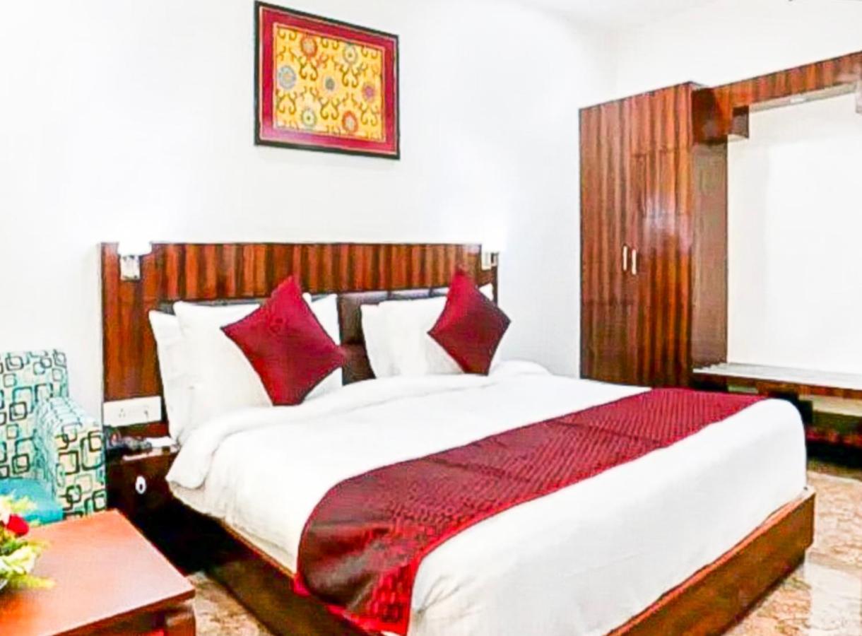 Delux Plaza By WB Inn Agra  Exterior foto